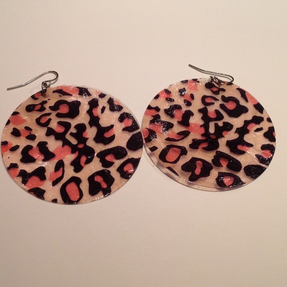 Fun earrings. - Picture 1 of 1