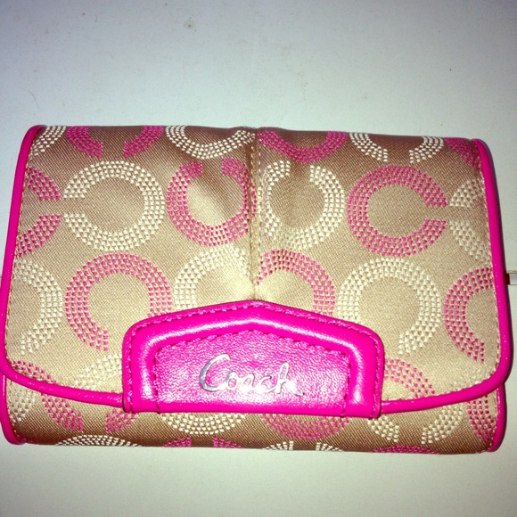 💥SOLD💥 NWT- 100% Authentic Coach Wallet