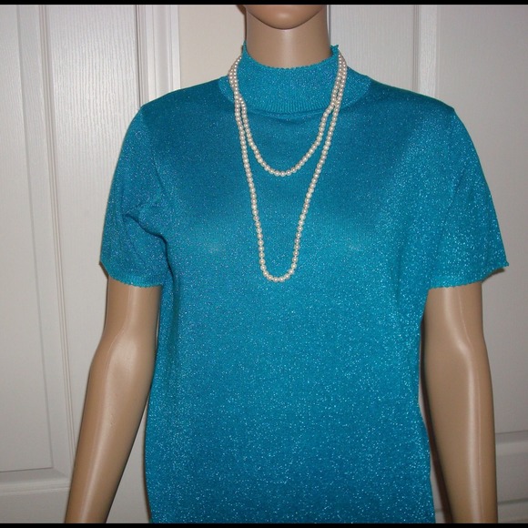 Turtle-neck short sleeves....