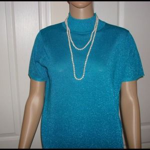 Turtle-neck short sleeves....