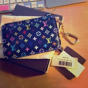 SOLD 💯% Authentic Louis Vuitton Poche Cles