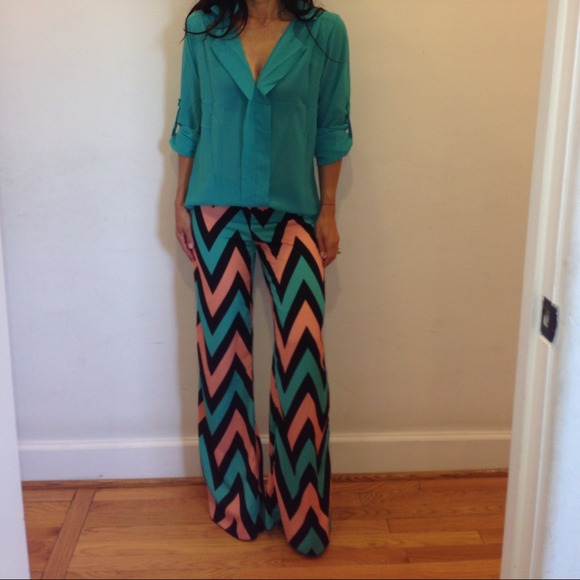 Love these New chevron print wide leg pants Chic! - Picture 3 of 4