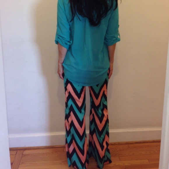 Love these New chevron print wide leg pants Chic! - Picture 4 of 4