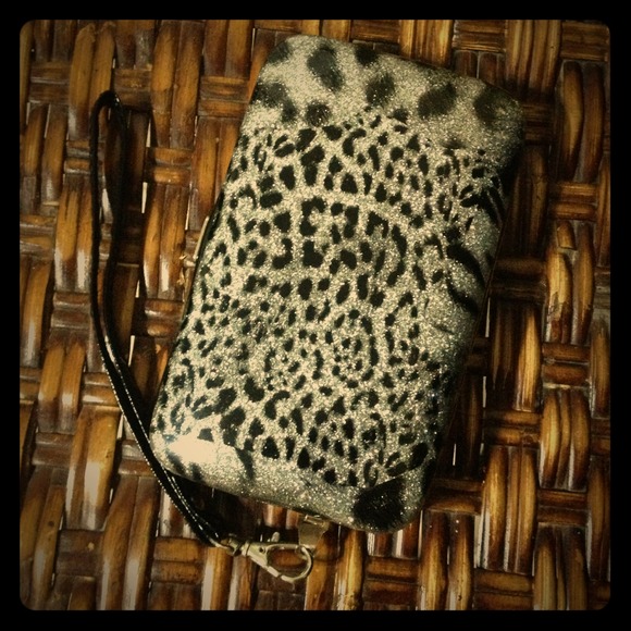 ⛔SOLD IN BUNDLE⛔Wristlet phone wallet