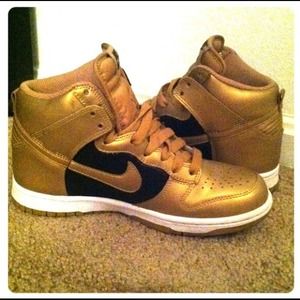 🎉REDUCED🎉GORGEOUS Nikes!💎💛