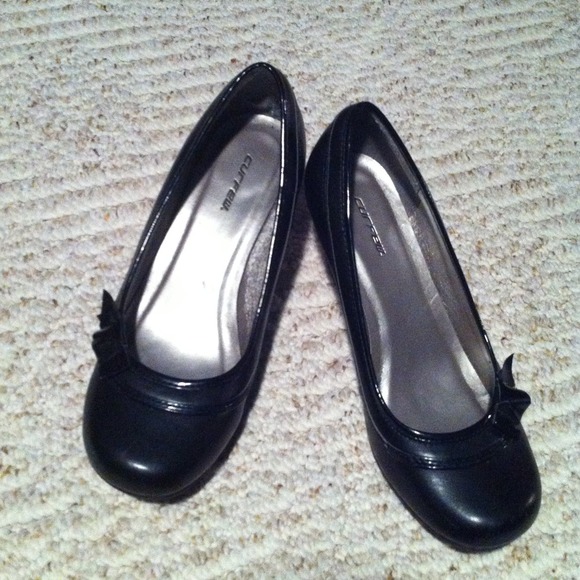 Black short heals