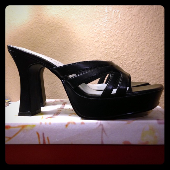❌Sold in Bundle❌ Black Summer Heels NWOT