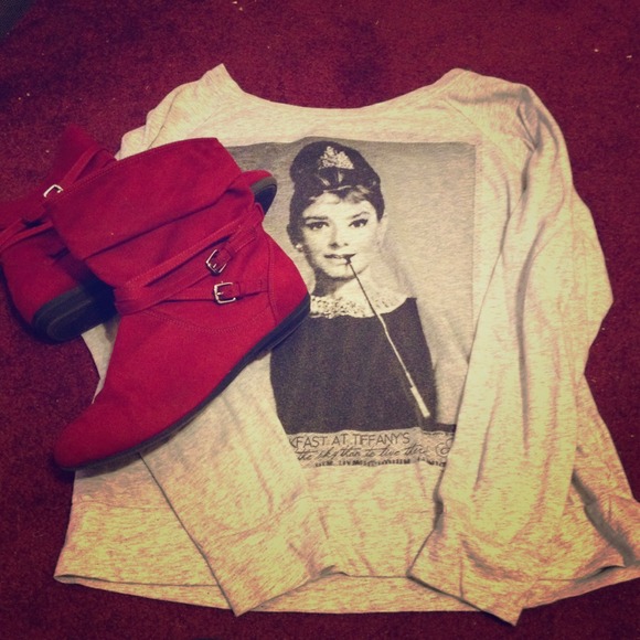 Audrey Hepburn Shirt M and Red Boots