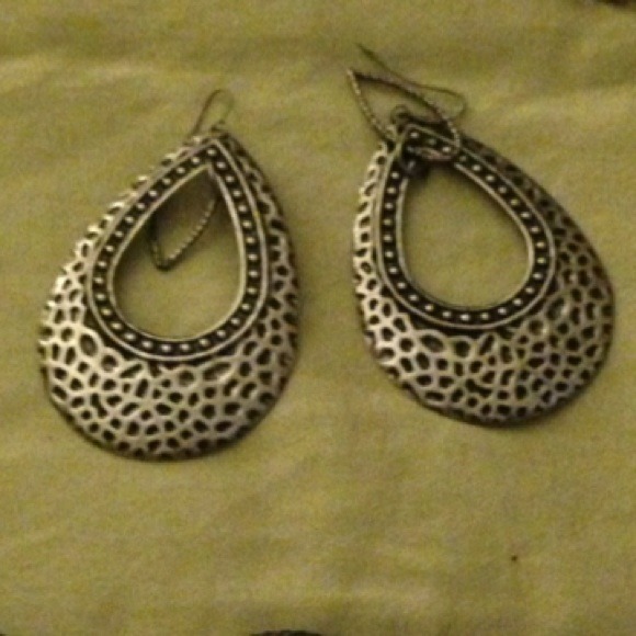 Earring and necklace set - Picture 2 of 2