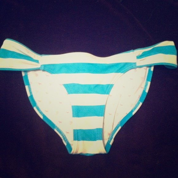 ✂✂Victoria's Secret swim bottoms