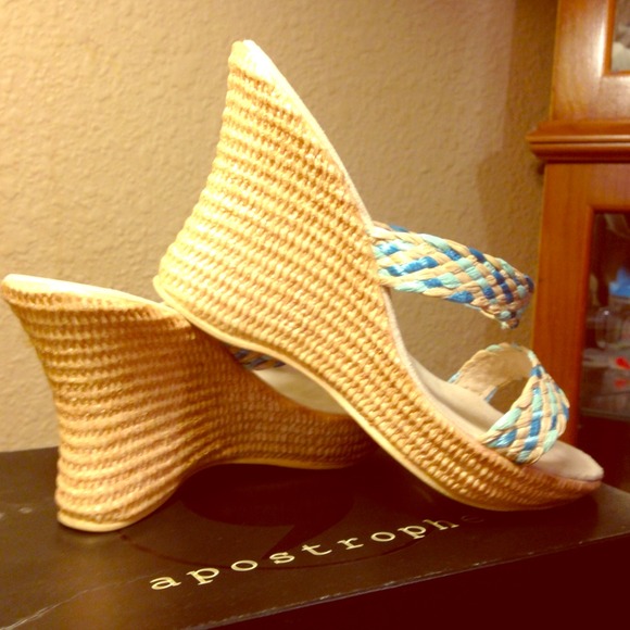❌Sold in Bundle❌ Blue and Tan Wedges