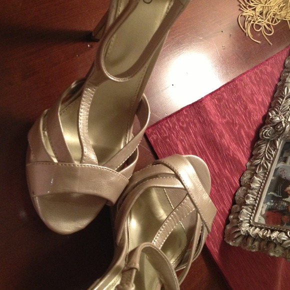 Beige shoes - Picture 2 of 2