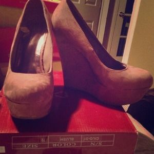 Blush wedges