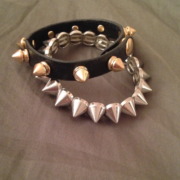 Spike bracelet set