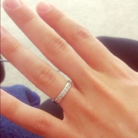 1/2 carat white gold wedding band