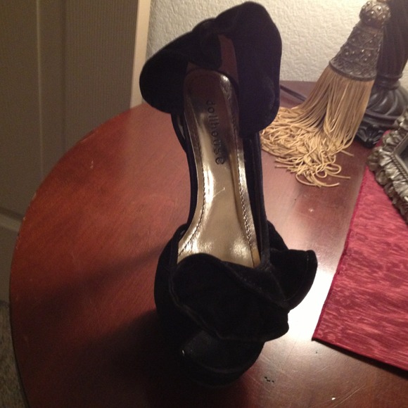 Suede heels - Picture 2 of 3