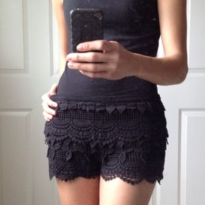 Black tier lace shorts