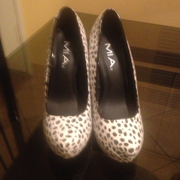 High Heels - Picture 1 of 4