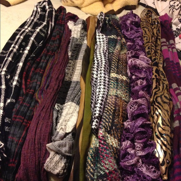 To many scarfs!! 💔😱 can be gifts!! 😍😘 - Picture 2 of 2