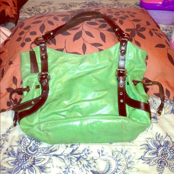 Pre-loved shoulder bag
