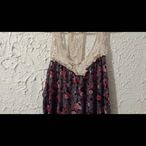 Gray floral tank w/ crochet lining - Picture 1 of 4