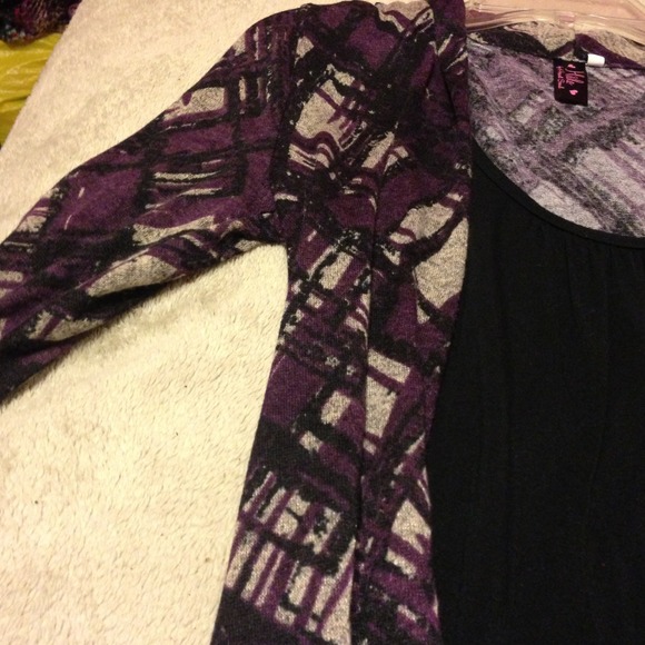 Really cute purple pattern cardigan top.! - Picture 2 of 4