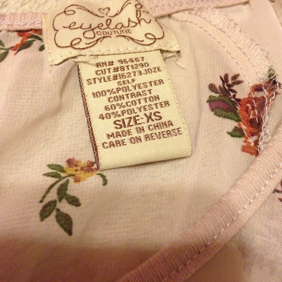 Cute floral top!💐🌸🌷🌺🌹🍁 - Picture 2 of 3