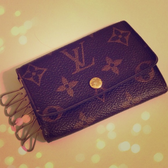 100% authentic Louis Vuitton 6 key holder