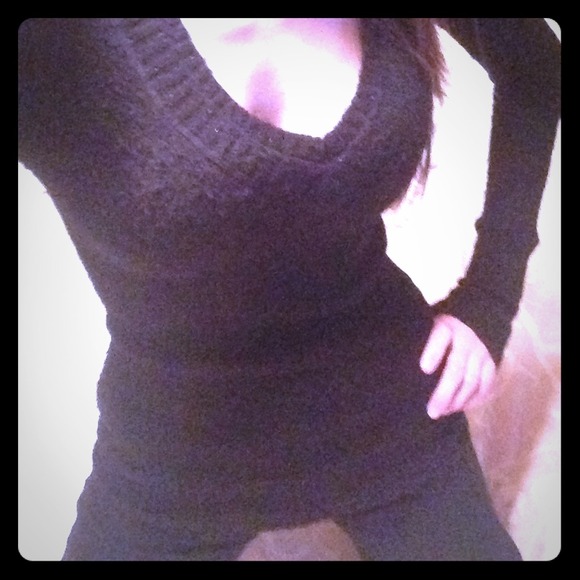 * SOLD * Blk VNeck Fuzzy Sweater w Silver Shimmer