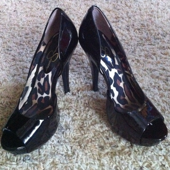 ❤SOLD❤✨Shiny black Jessica Simpson  Pumps✨ - Picture 2 of 4