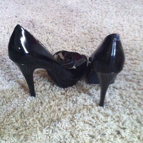 ❤SOLD❤✨Shiny black Jessica Simpson  Pumps✨ - Picture 4 of 4