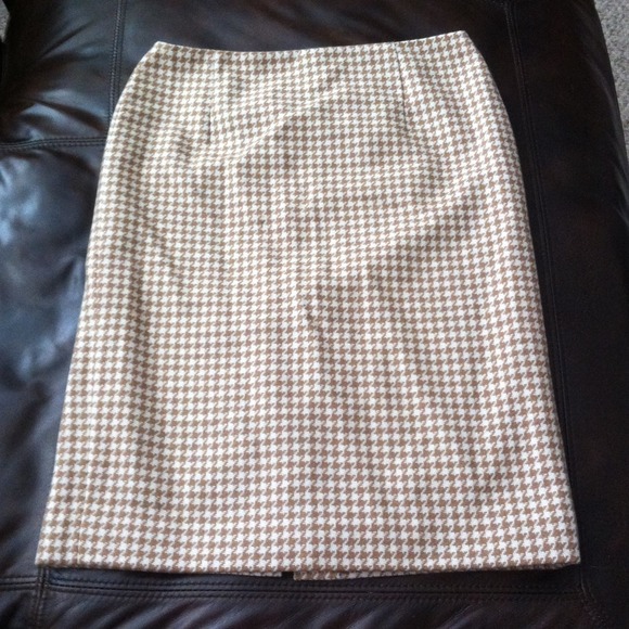 Anne Taylor pencil skirt and hose.