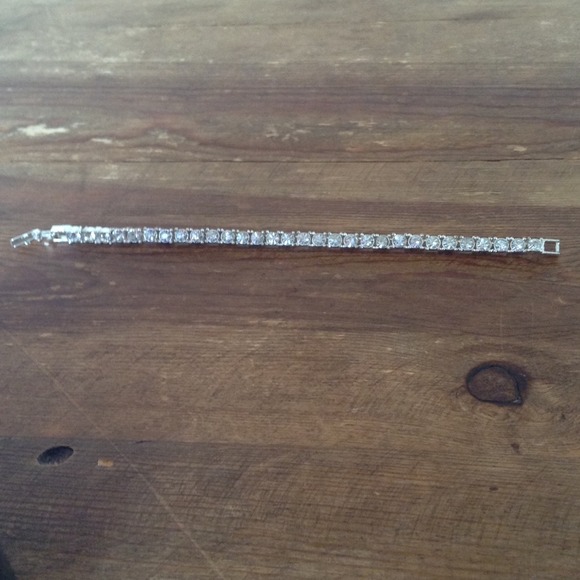 🌀SOLD🌀 Pretty Faux Diamond Tennis Bracelet - Picture 2 of 3