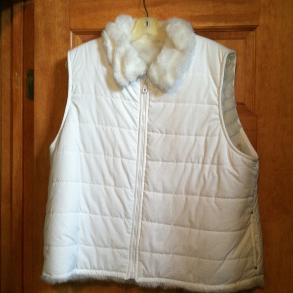 Reversable white vest - Picture 1 of 3