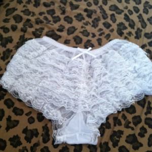 Lace booty shorts!