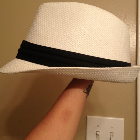 White and black fedora hat - Picture 2 of 3