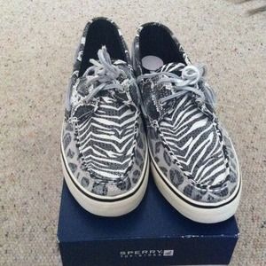 Bahama black and white sperry