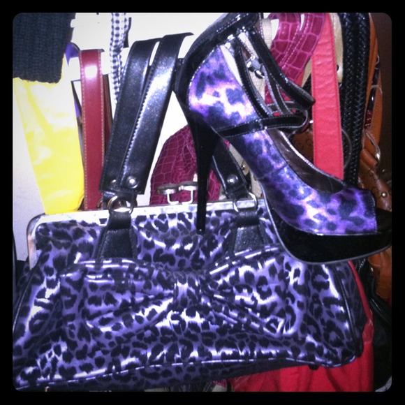 Purple leopard shoe (7) w matching bag