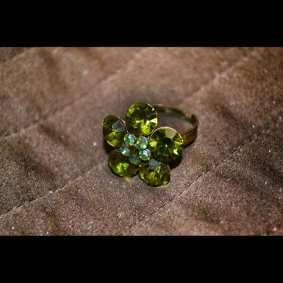 Green Stone Gold Fashion Ring