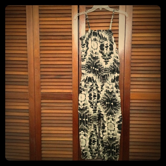 ⛔BUNDLE TRADED⛔B&W Romper