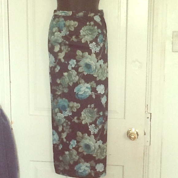 💙Black & Green Maxi Skirt