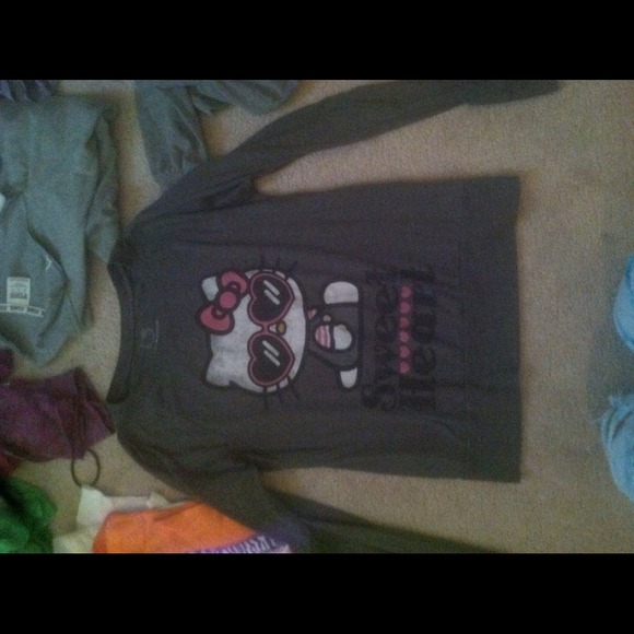 Hello kitty sweater(;