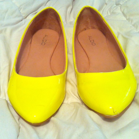 Gorgeous Neon Yellow Aldo Flats