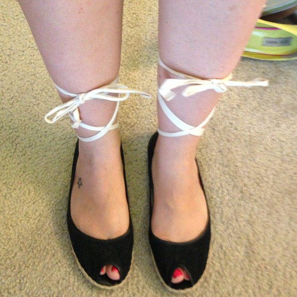 💯% authentic banana republic flats