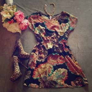 Floral boutique dress with pockets