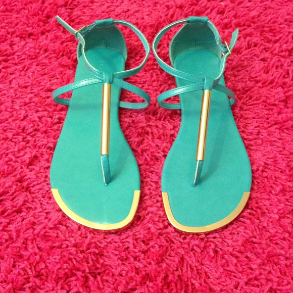 SOLD ✖F.21 sandals with gold accents✖