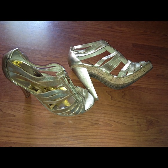 MICHAEL Michael Kors Shoes - 🔻SALE🔻MICHAEL Michael Kors Gold Cage Heels size7