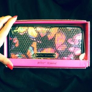 Betsy Johnson Wallet 💘