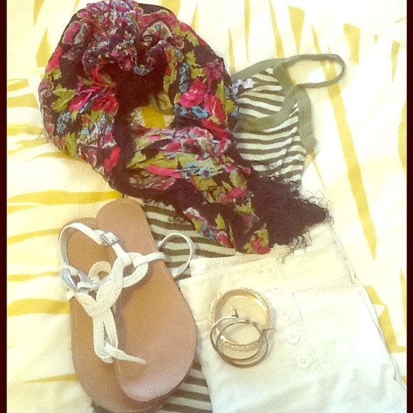 *SOLD*beautiful multicolored floral scarf