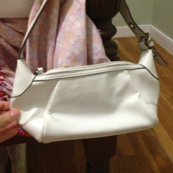 Cute white leather purse used once!